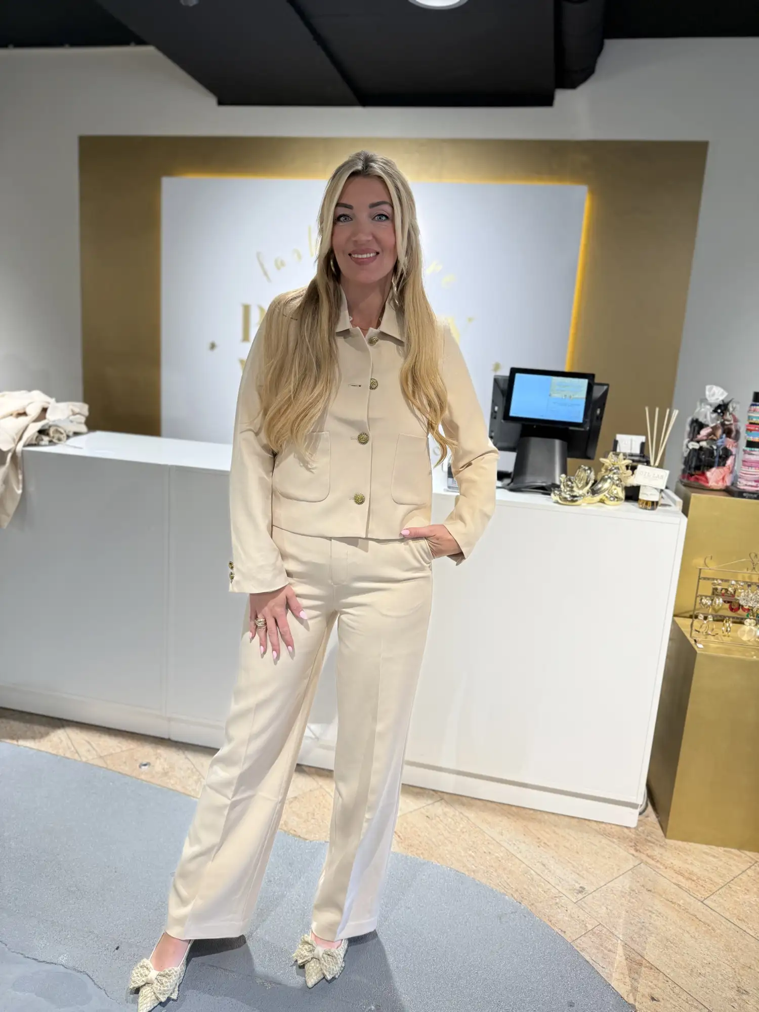 Unique Blazer Short Beige